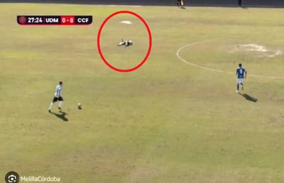 Aproape de tragedie » Un fotbalist sârb a suferit pe teren al doilea stop cardiac în acest an