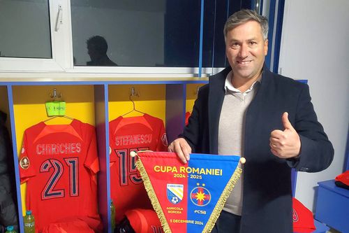 Primarul din Borcea s-a pozat în vestiarul campioanei FCSB. Foto: Facebook