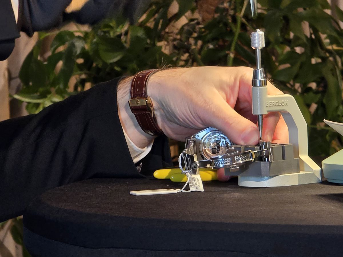 Membrii Generației de Aur au primit ceasuri comemorative » Cum arată și cât costă bijuteria