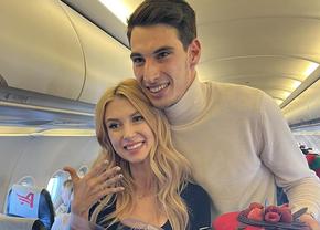 Andreea Bălan a dezvăluit motivul pentru care Victor Cornea a cerut-o în căsătorie în avion: „L-am întrebat de ce a făcut așa”