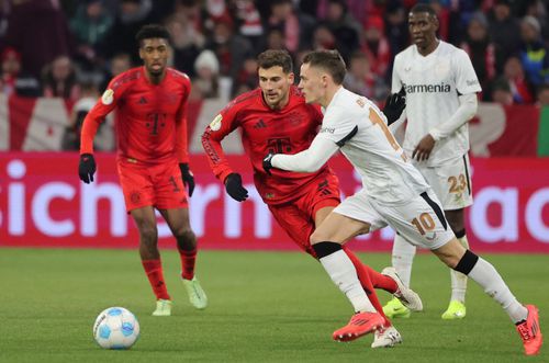 Florian Wirtz (nr. 10) contra lui Bayern, în Cupa Germaniei / Foto: Imago