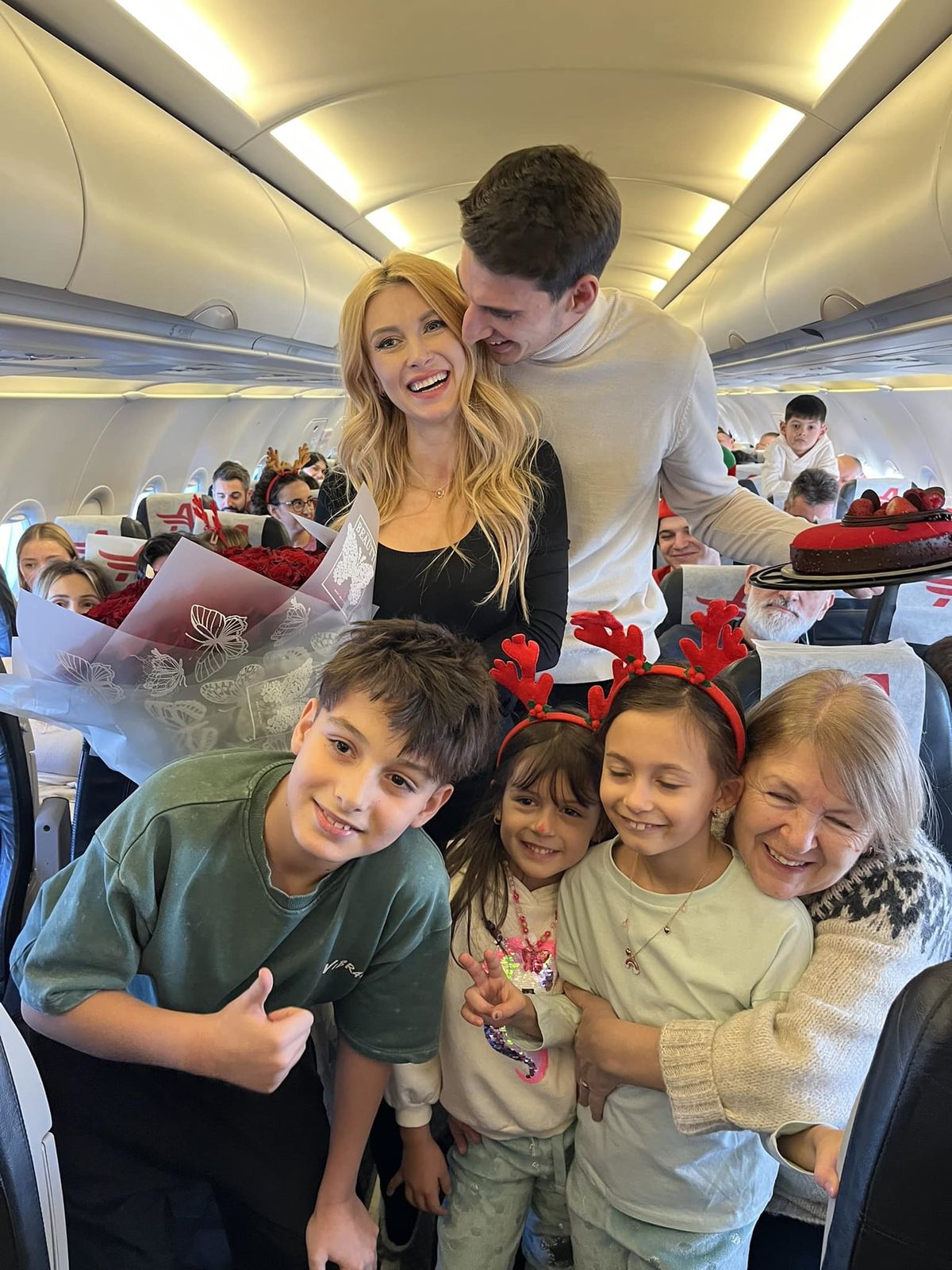 Andreea Bălan a dezvăluit motivul pentru care Victor Cornea a cerut-o în căsătorie în avion: „L-am întrebat de ce a făcut așa”