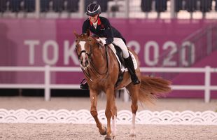 Triplă campioană olimpică la echitație dresaj, suspendată un an pentru abuz împotriva unui cal » Imagini cu puternic impact emoțional: a fost filmată în timp ce îl biciuia