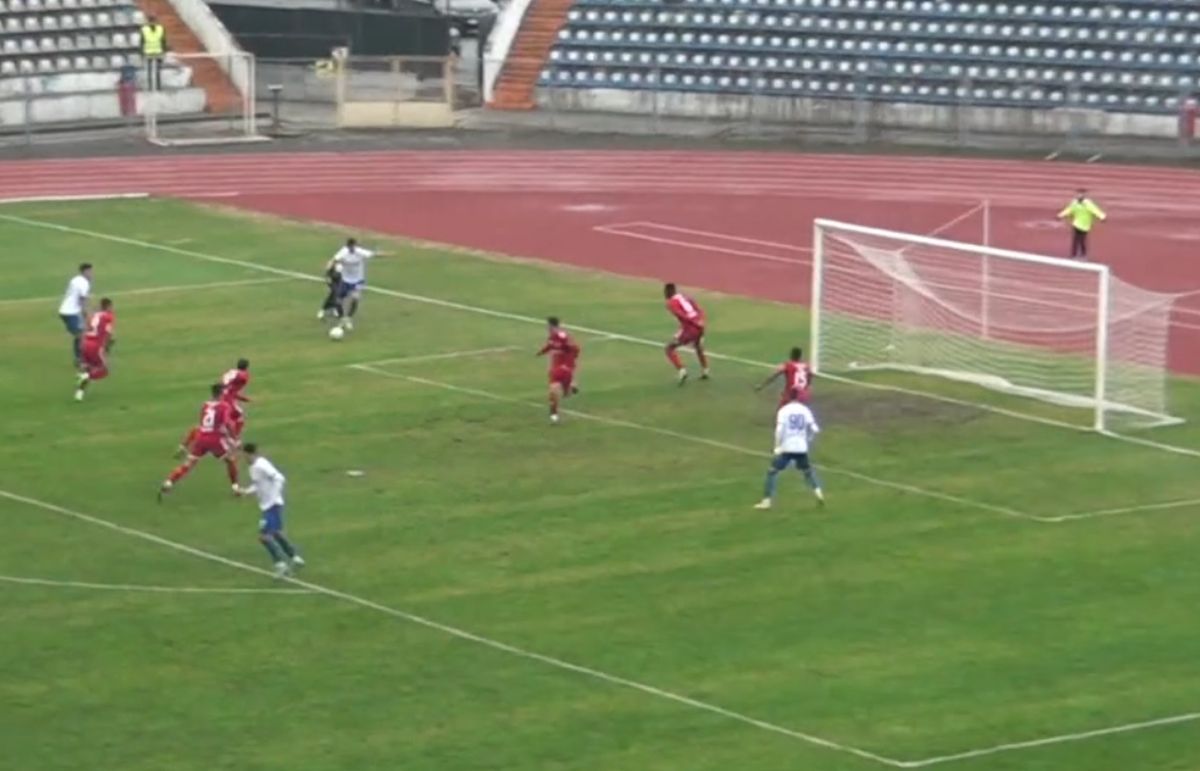 Spectacol total în meciul de Cupă: gafe incredibile, gol à la Ibrahimovic, 4 reușite în 28 de minute!