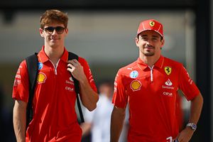 Charles și Arthur Leclerc, prima pereche de frați care participă în aceeași echipă la o sesiune de Formula 1 » Ferrari luptă pentru titlul constructorilor