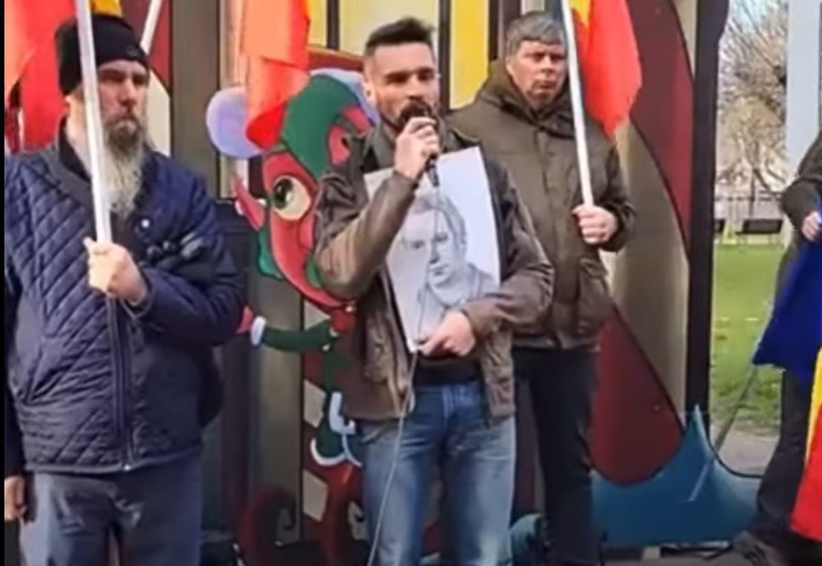 Eugen Sechila, aghiotantul neo-legionar al lui Călin Georgescu, prezent la manifestații cu ultrașii radicali! Legături și cu grupurile care fac scandal la meciurile naționalei