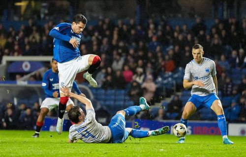 Ianis Hagi, stânga, în acțiune contra lui Kilmarnock / Foto: Imago