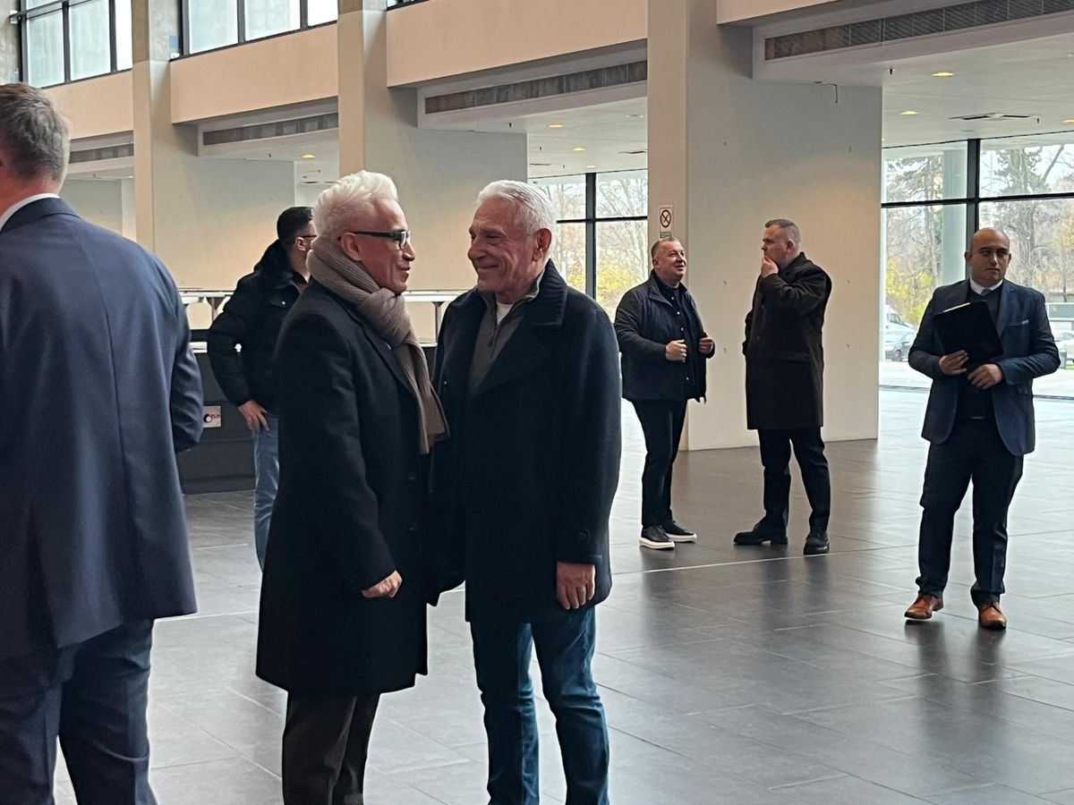 Muralul de 90 m2 cu Gheorghe Hagi și un mare rival, după ideea Ambasadei Columbiei, a fost inaugurat la Arena Națională