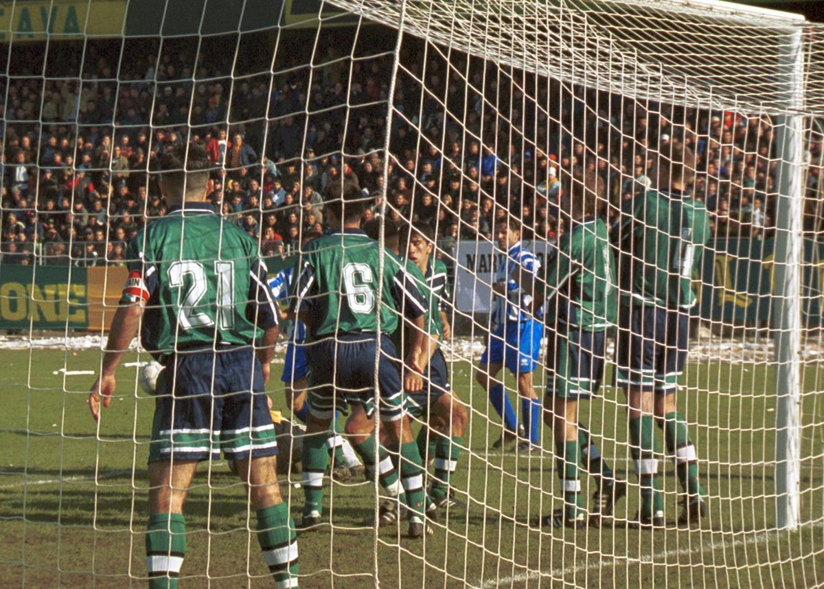 Titularul din Dinamo - Foresta 4-5 a ajuns instalator de gaze: „Am lucrat și la stația de betoane” » Apariție în premieră după 25 de ani: „După meci, ne-au luat la antidrog”