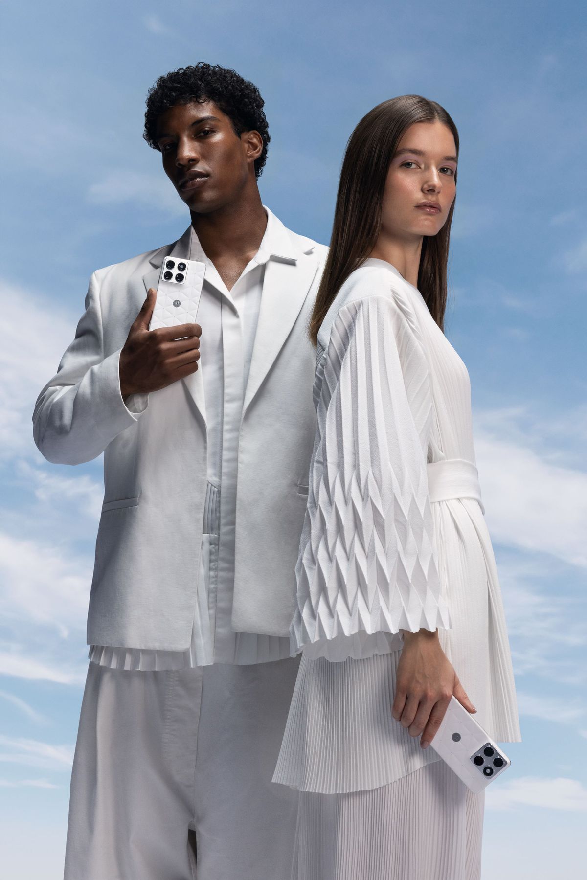 Motorola lansează noul motorola edge 70, în ediție exclusivă, în culoarea Pantone