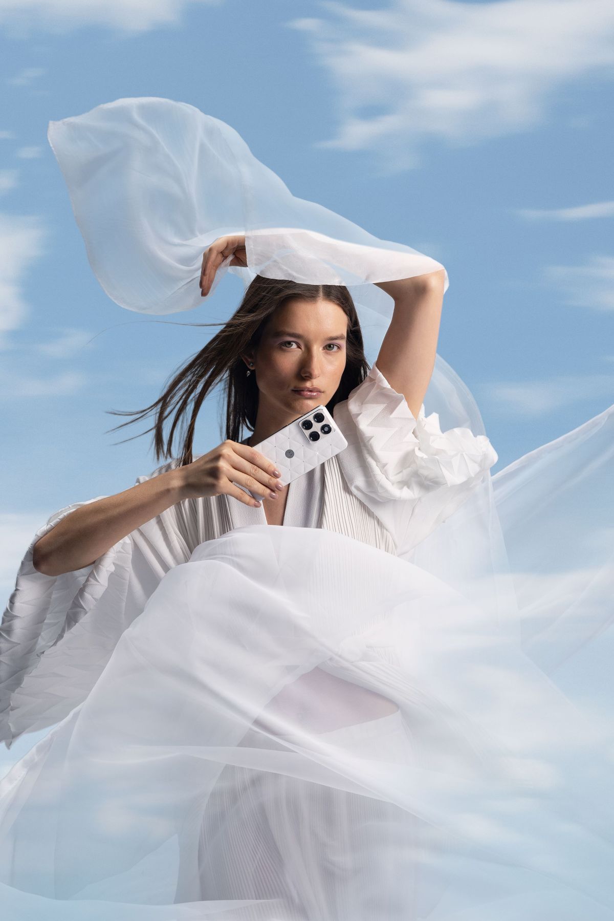 Motorola lansează noul motorola edge 70, în ediție exclusivă, în culoarea Pantone