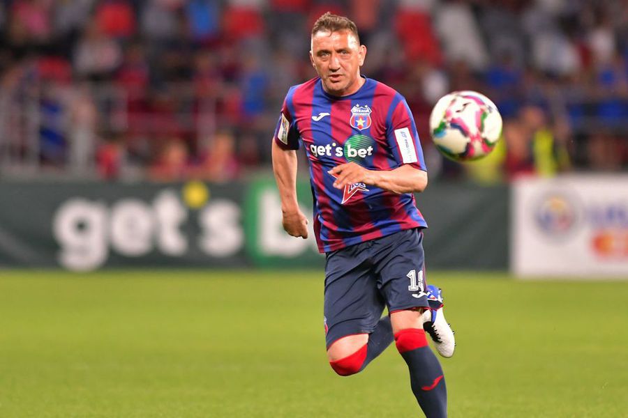 Apariție rară » Fost la roș-albaștri și la Dinamo, Dennis Șerban și-a ales preferata: „Cu ea țin, normal!”. Vede două favorite clare la titlu