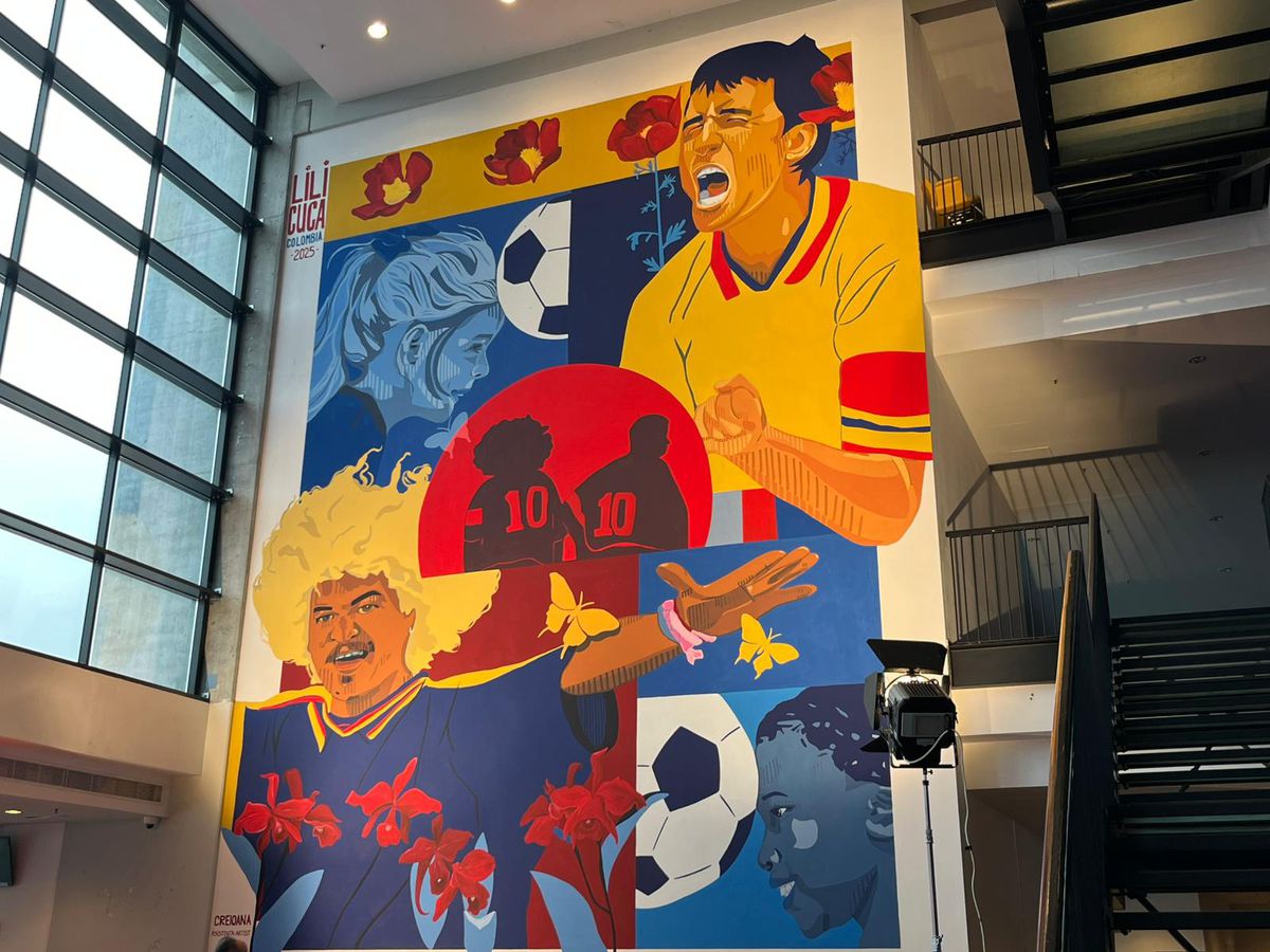 Muralul de 90 m2 cu Gheorghe Hagi și un mare rival, după ideea Ambasadei Columbiei, a fost inaugurat la Arena Națională