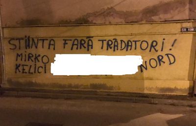 CRAIOVA // FOTO A început răzmerița în Bănie! Mirko Pigliacelli și Renato Kelic, „bombardați” de ultrași