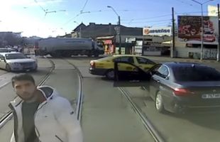 VIDEO Vatmanul care a lovit un BMW ar putea fi dat afară de STB! Reacția oficială a Poliției