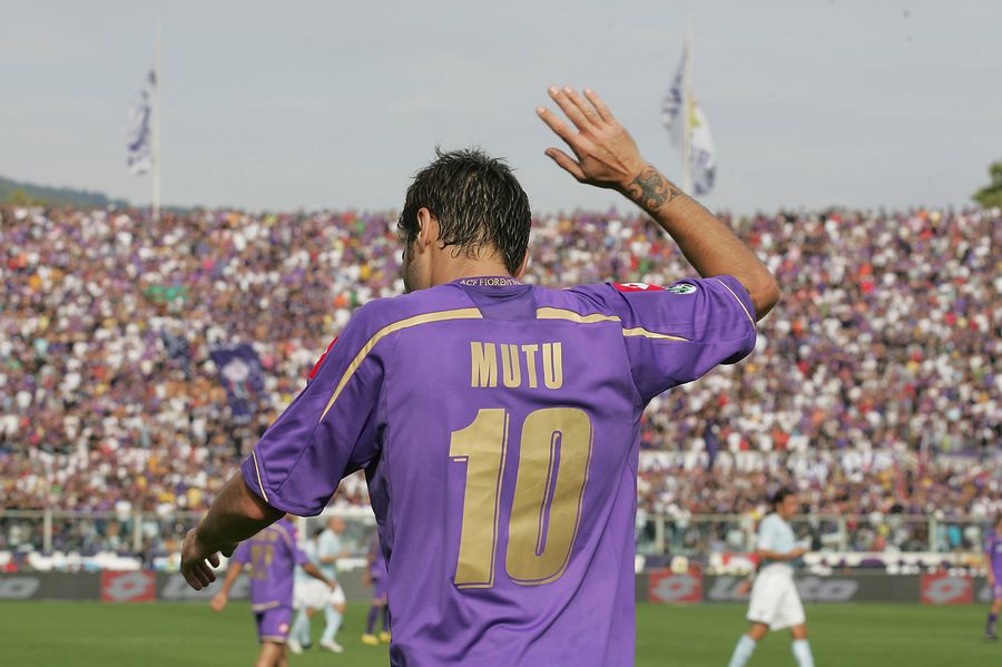 Cinci sezoane în tricoul viola (2006-2011), Mutu a fost golgeterul Fiorentinei în Coppa Italia 2009-2010, cu 4 reușite FOTO Gulliver/ Gettyimages Cinci sezoane în tricoul viola (2006-2011), Mutu a fost golgeterul Fiorentinei în Coppa Italia 2009-2010, cu 4 reușite FOTO Gulliver/ Gettyimages