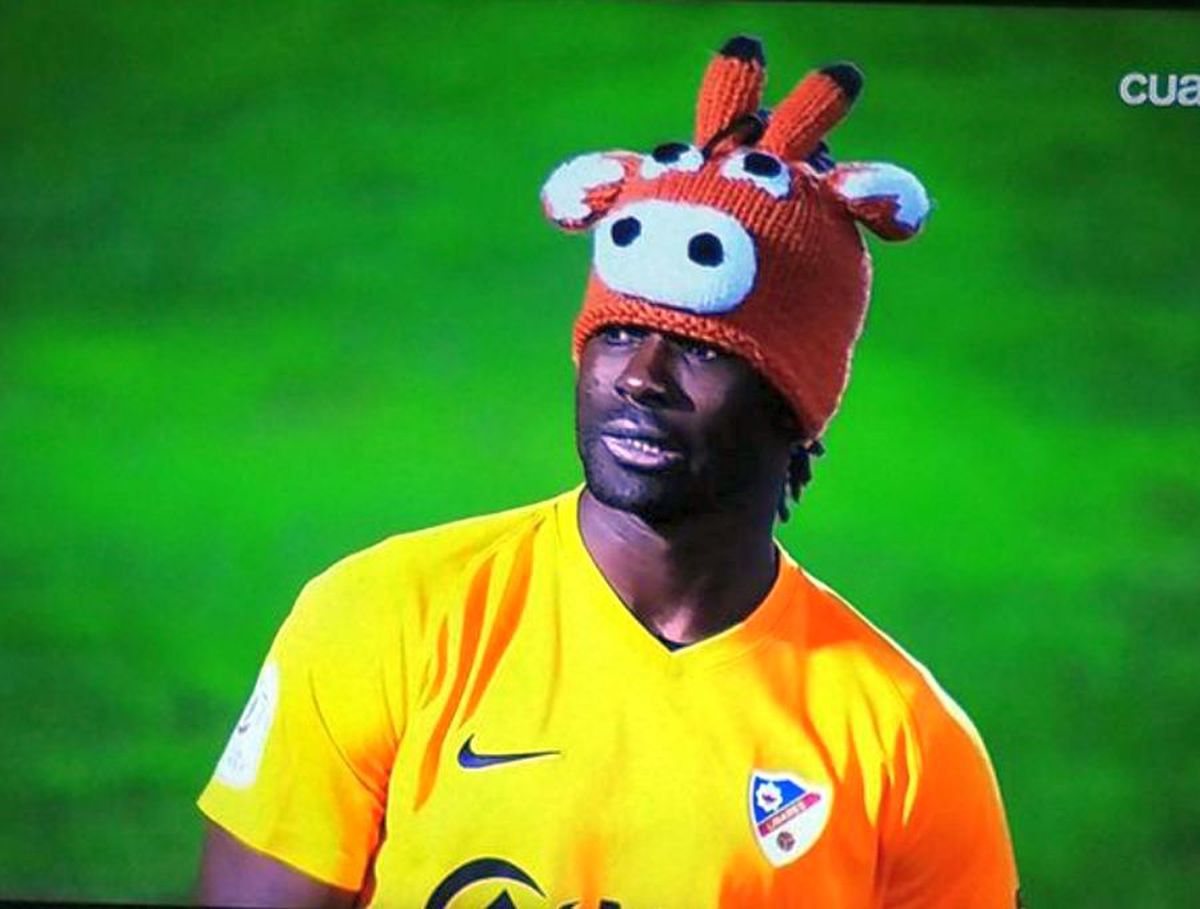 Apariție bizară în Cupa Spaniei » A intrat pe teren cu cel mai ciudat fes posibil