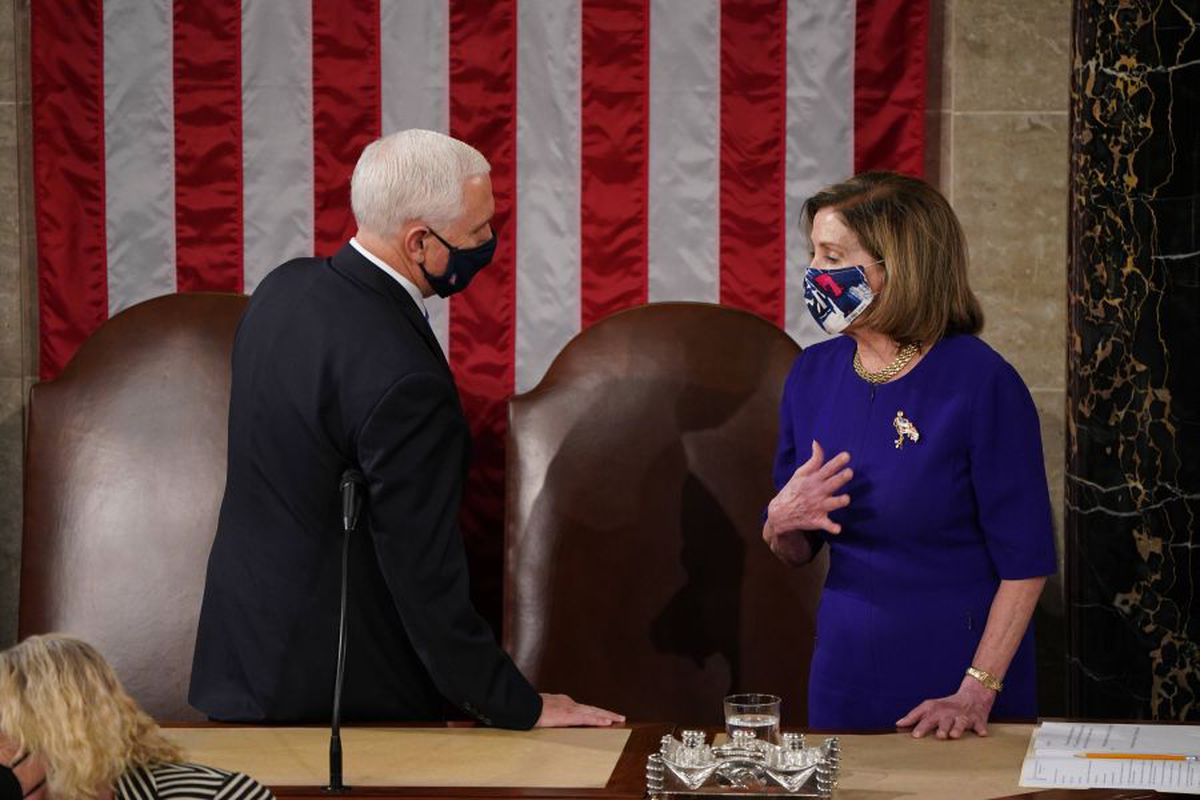 Suporterii lui Donald Trump au intrat cu forța în clădirea Capitoliului și blochează validarea lui Joe Biden