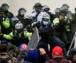 Suporterii lui Donald Trump au intrat cu forța în clădirea Capitoliului și blochează validarea lui Joe Biden. Sursă foto: Imago Images