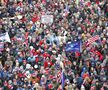 Suporterii lui Donald Trump au intrat cu forța în clădirea Capitoliului și blochează validarea lui Joe Biden. Sursă foto: Imago Images