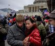 Suporterii lui Donald Trump au intrat cu forța în clădirea Capitoliului și blochează validarea lui Joe Biden. Sursă foto: Imago Images