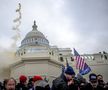 Suporterii lui Donald Trump au intrat cu forța în clădirea Capitoliului și blochează validarea lui Joe Biden. Sursă foto: Imago Images