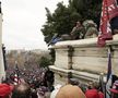 Suporterii lui Donald Trump au intrat cu forța în clădirea Capitoliului și blochează validarea lui Joe Biden. Sursă foto: Imago Images