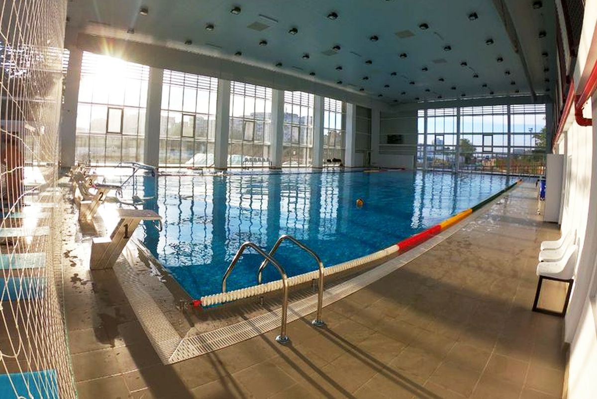 Bazinul de înot Rapid a fost redeschis, după aproape 3 luni de la accidentul în care 18 copii au fost intoxicați. Anunțul Poliției despre stadiul anchetei