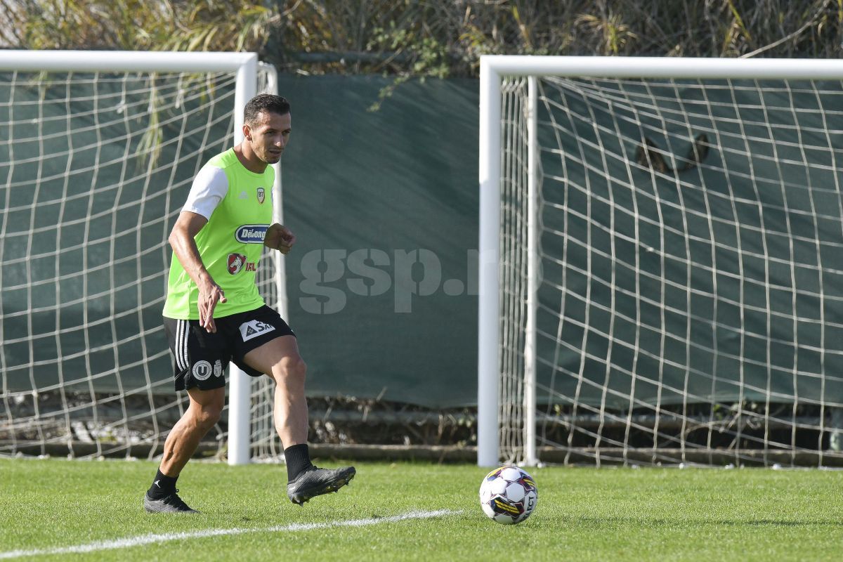 CORESPONDENȚĂ DIN ANTALYA Neluțu Sabău încă are mișcările! Cum îmblânzește „Moțu'” mingea și la 55 de ani