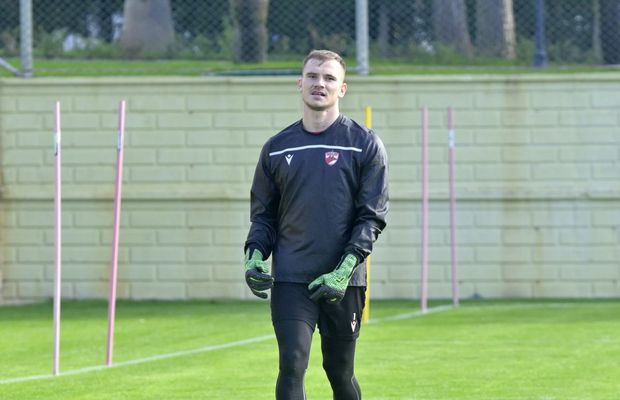 CORESPONDENȚĂ DIN ANTALYA Cine i-a băgat în cap muzica românească lui Adnan Golubovic: „Tana-nana. Manele și altele! Ia zi, frate, cine cântă?!”. Cum s-au împrietenit un sloven, un nord-macedonean și un croat la București, toți dinamoviști!