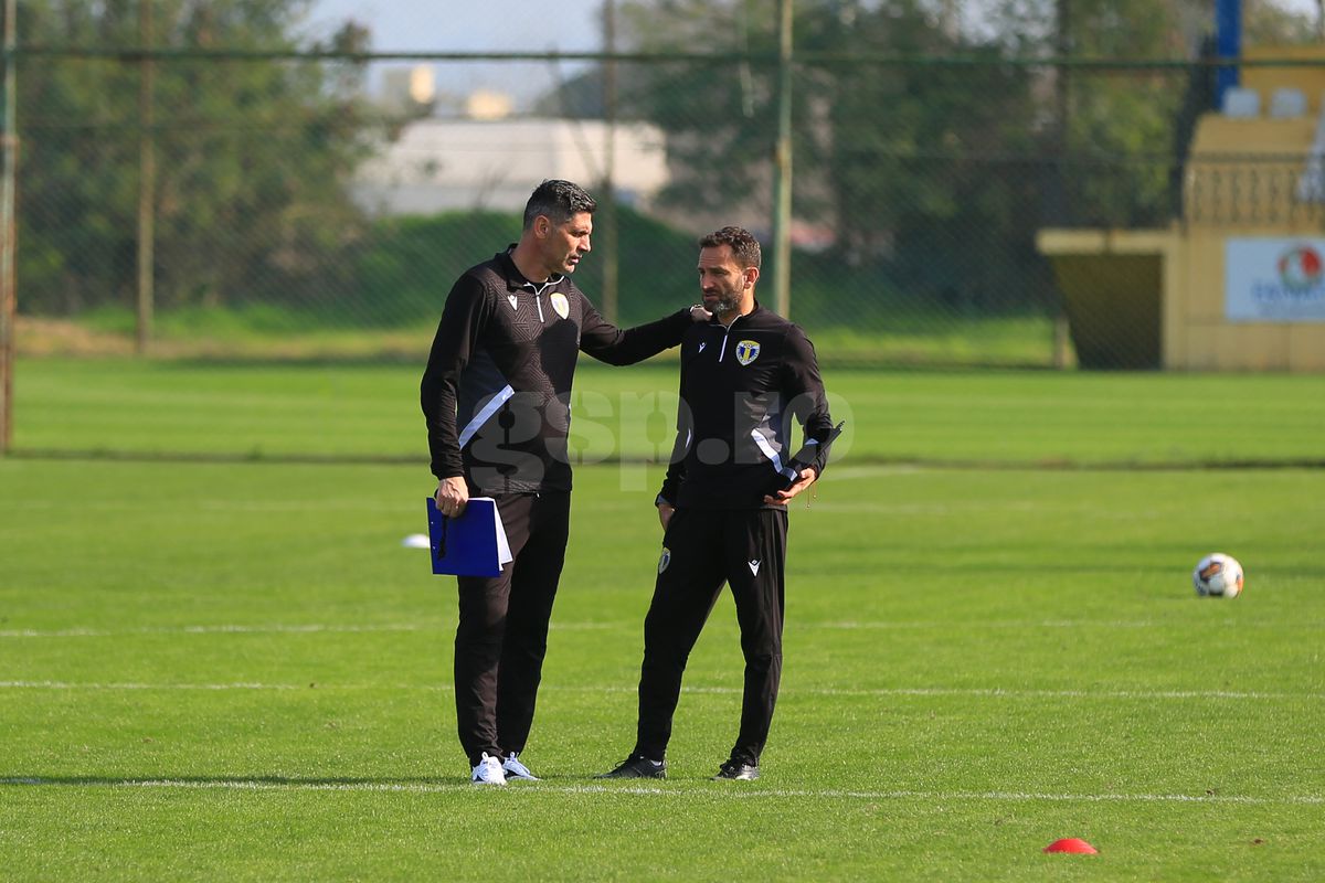 „Legs and heart, băieți!” » Fotbaliștii Petrolului, „terorizați” de specialistul care a lucrat 8 ani cu Simeone! GSP are imagini din dronă de la exercițiul spartan lucrat de „găzari”