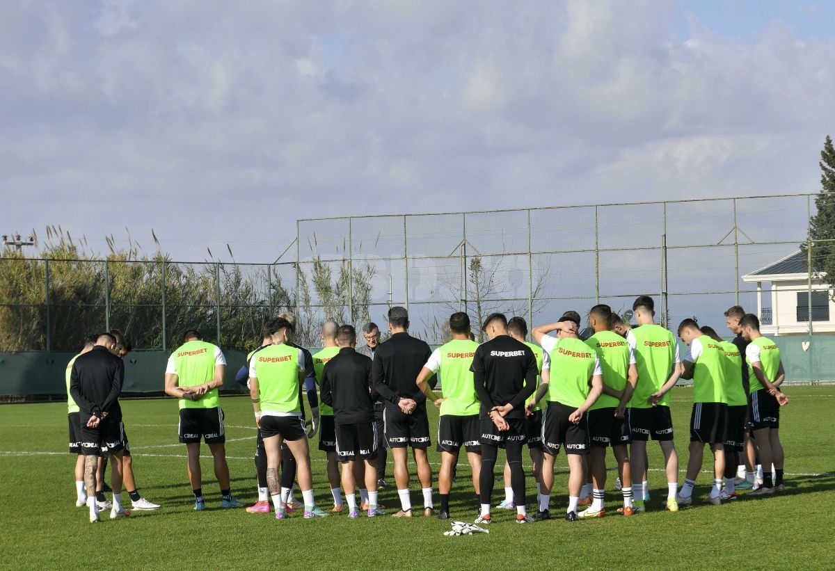 CORESPONDENȚĂ DIN ANTALYA Neluțu Sabău încă are mișcările! Cum îmblânzește „Moțu'” mingea și la 55 de ani