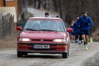Noi imagini inedite din cantonamentul Oțelului » Jucătorii moldovenilor, puși să alerge în spatele mașinilor