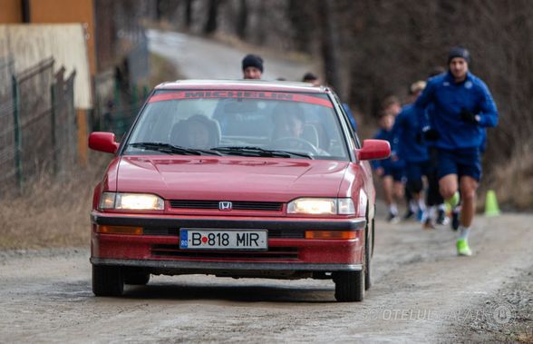 Noi imagini inedite din cantonamentul Oțelului » Jucătorii moldovenilor, puși să alerge în spatele mașinilor