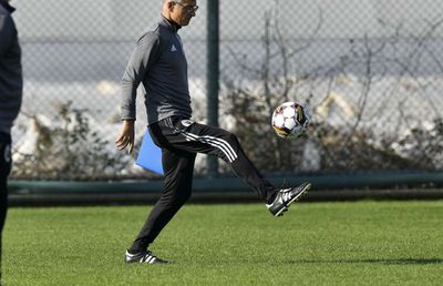 CORESPONDENȚĂ DIN ANTALYA Neluțu Sabău încă are mișcările! Cum îmblânzește „Moțu'” mingea și la 55 de ani