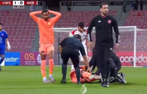 Andy Delort (32 de ani), atacantul algerian al lui Umm-Salal, s-a prăbușit pe teren în minutul 17 al disputei cu Al Arabi, finala Qatar Stars Cup.