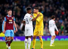 Ce-l așteaptă pe Radu Drăgușin la Tottenham » Portarul londonezilor și-a certat rău un coechipier la finalul ultimului meci