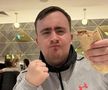 Luke Littler se bucură din plin de kebab oricând are ocazia // sursă foto: Twitter