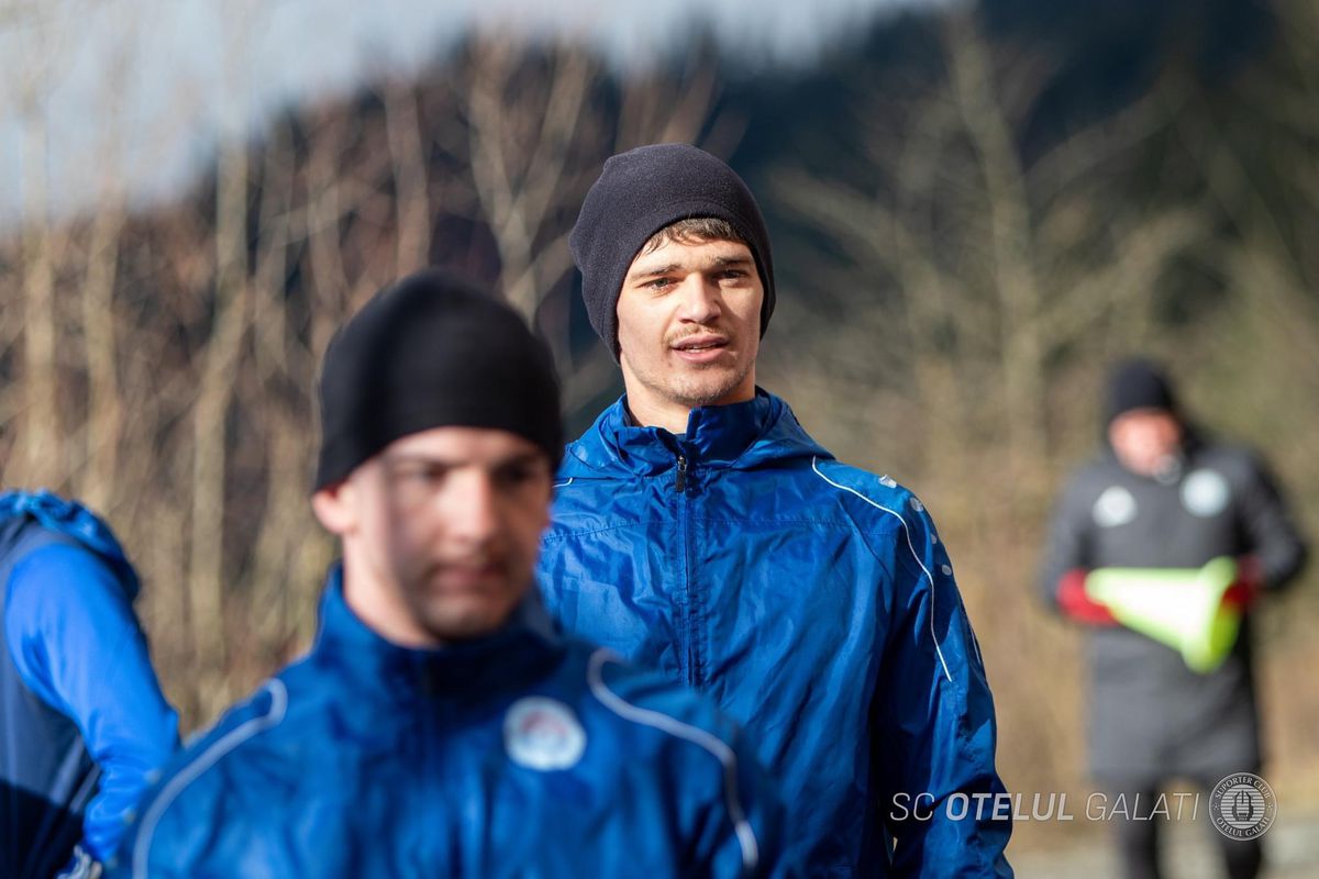 Noi imagini inedite din cantonamentul Oțelului » Jucătorii moldovenilor, puși să alerge în spatele mașinilor