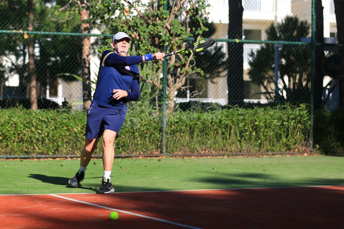 Valeriu Iftime joacă tenis în Antalya