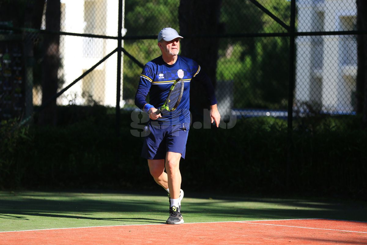 Valeriu Iftime joacă tenis în Antalya