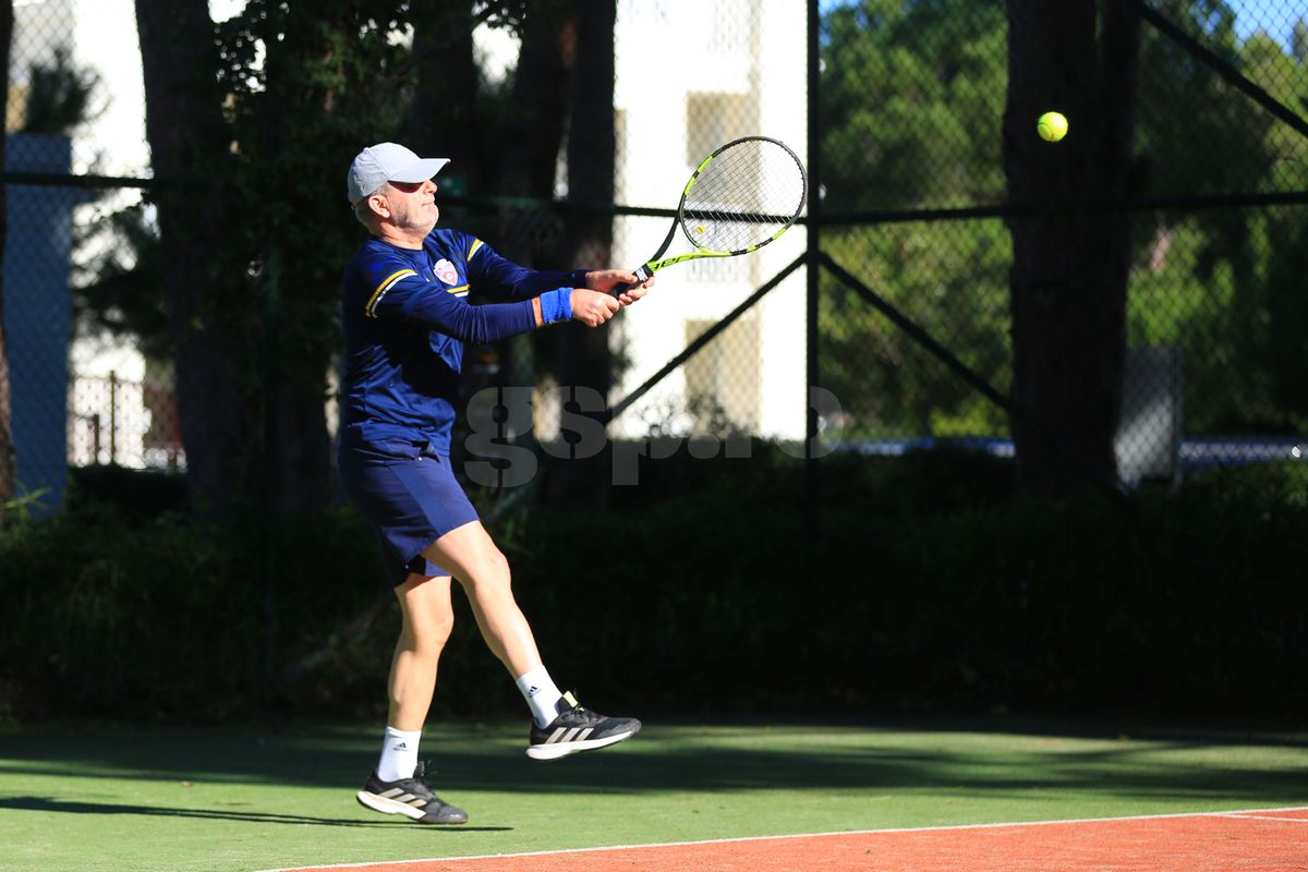 Valeriu Iftime joacă tenis în Antalya