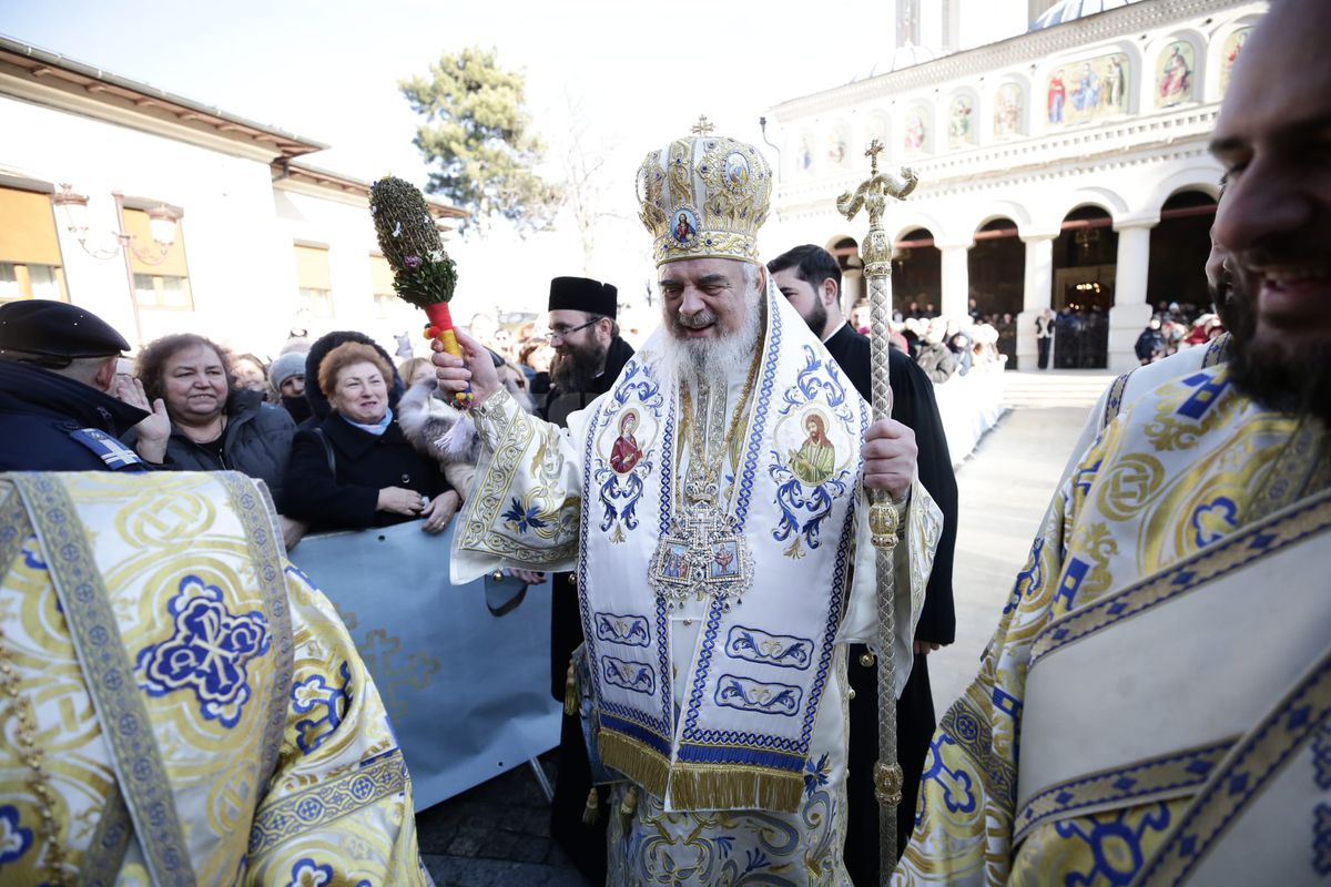 Imaginile zilei vin de la Catedrala Patriarhală » Cum s-a afișat Gigi Becali de Bobotează: în bocanci și pantaloni de piele