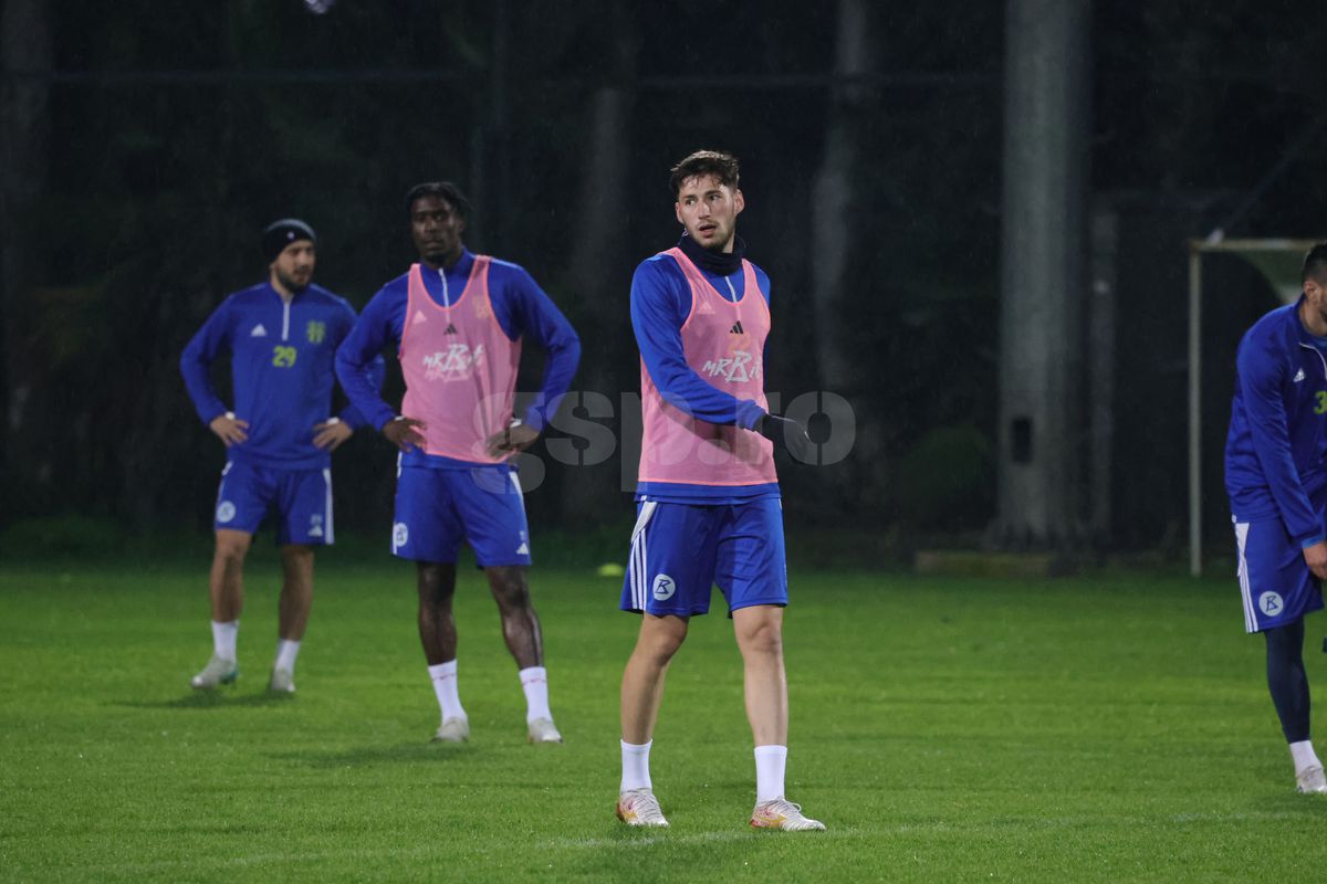 5 întrebări inedite cu Adrian Mihalcea: „Wow!” » Ce i-ar spune lui Mihalcea de la 15 ani, cum s-ar înțelege jucătorul Adi cu antrenorul de acum și ce metodă radicală adoptă pentru a scăpa de stres