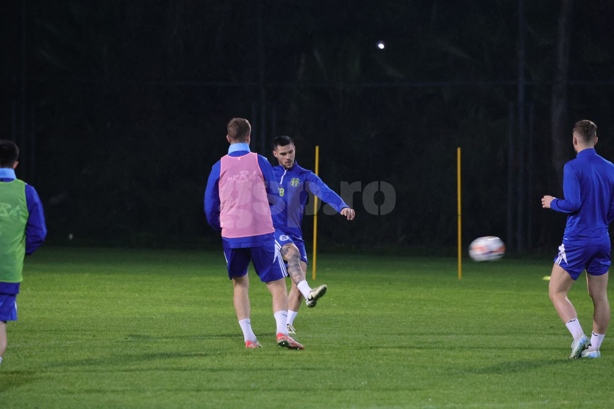 5 întrebări inedite cu Adrian Mihalcea: „Wow!” » Ce i-ar spune lui Mihalcea de la 15 ani, cum s-ar înțelege jucătorul Adi cu antrenorul de acum și ce metodă radicală adoptă pentru a scăpa de stres