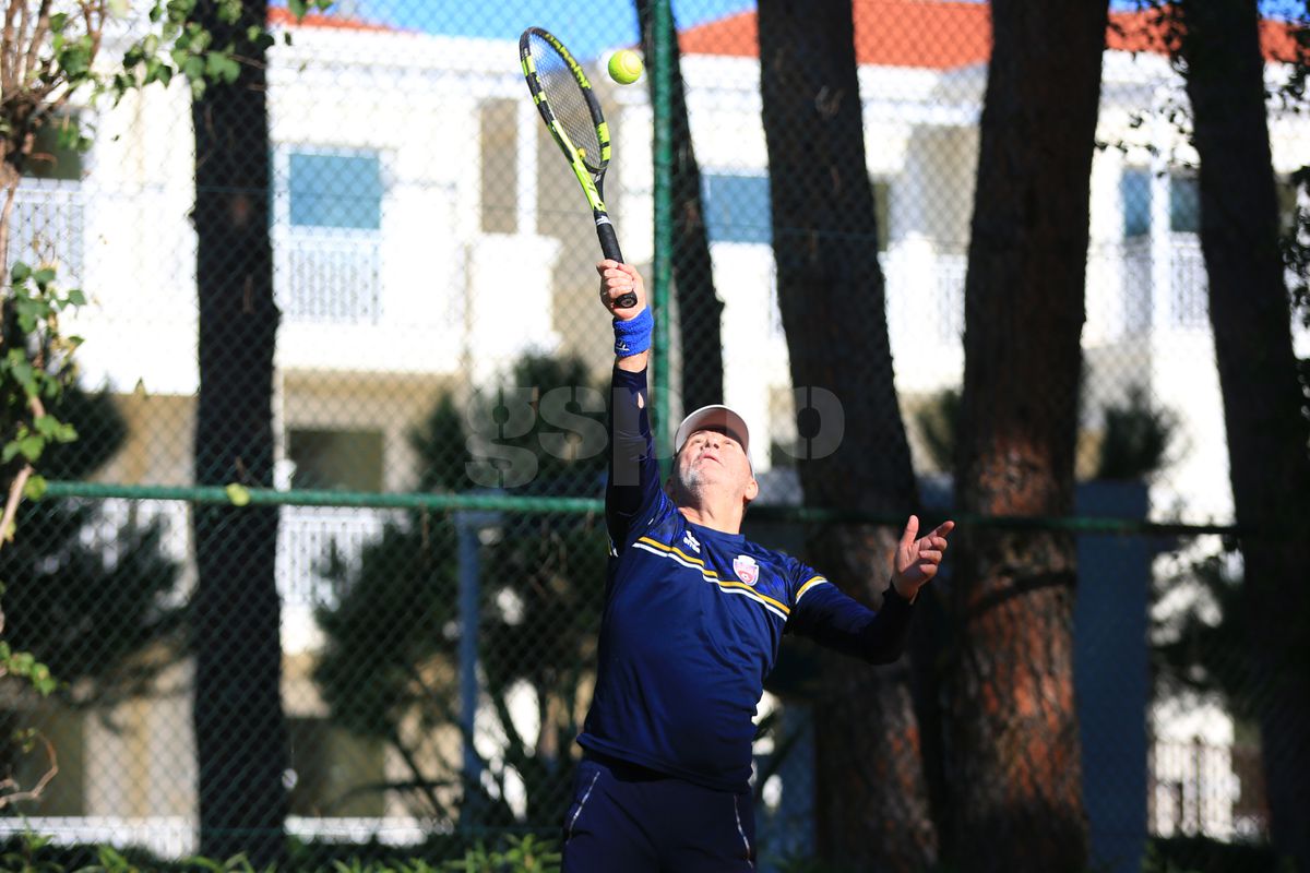 Valeriu Iftime joacă tenis în Antalya