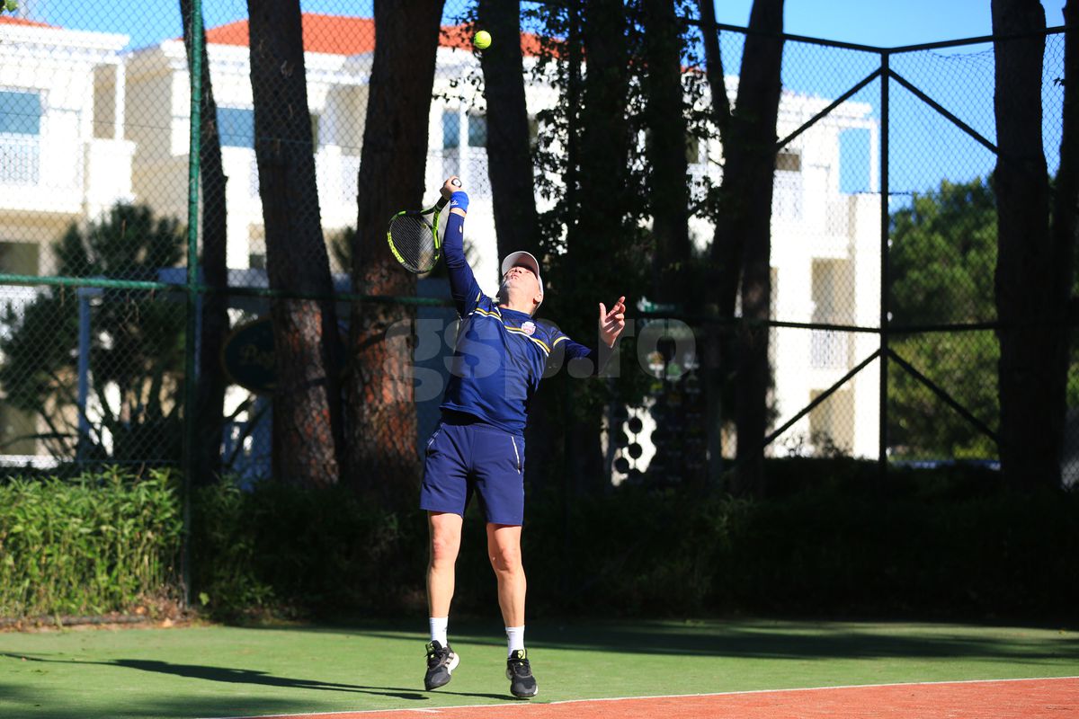 Valeriu Iftime joacă tenis în Antalya