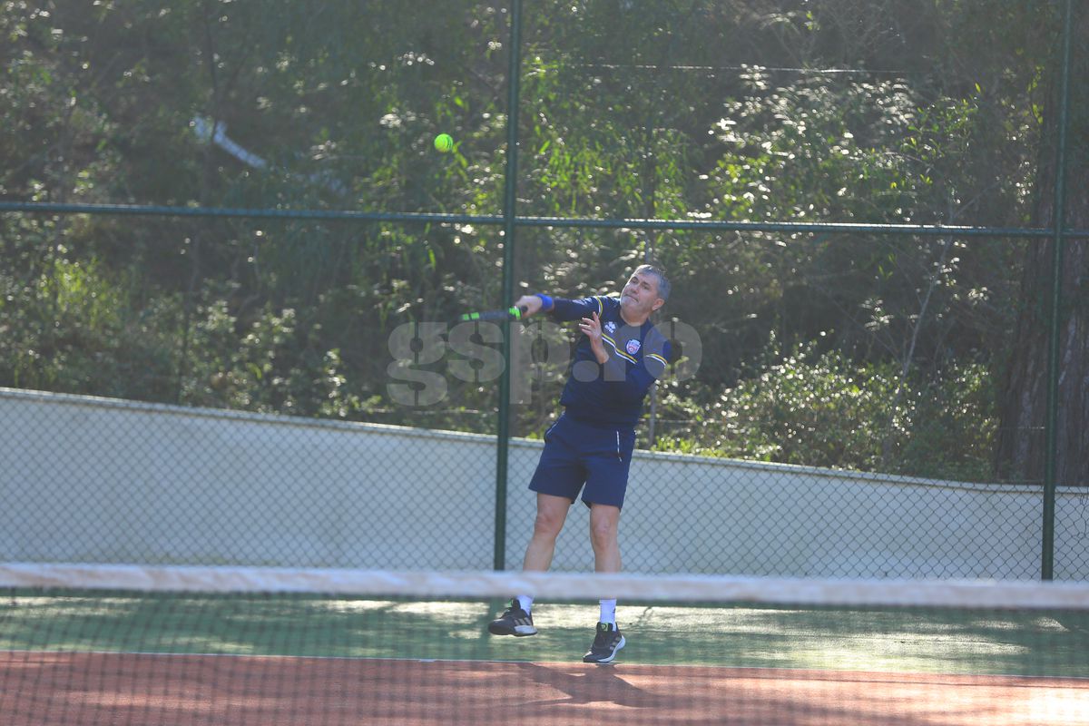 Valeriu Iftime joacă tenis în Antalya