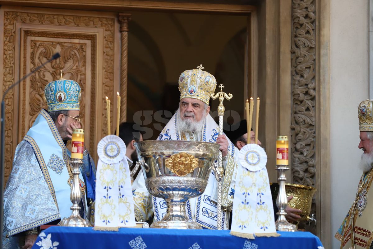 Gigi Becali la Catedrala Patriarhală - 6 ianuarie