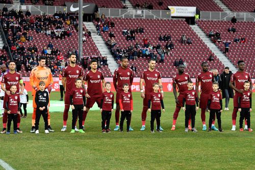 Simone Scuffet (28 de ani), fostul portar de la CFR Cluj, semnează cu Napoli. Jucătorul lui Cagliari va ajunge sub comanda lui Antonio Conte și va semna un contract valabil până în vară./ foto Imago Images